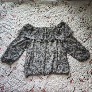 RW&CO Blouse XS Grey Floral Off The Shoulder Ruffle Top Chiffon 3/4 Sleeve